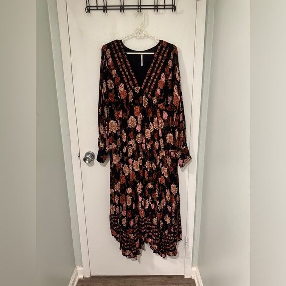 Free People EUC, rose print maxi dress, size large - Picture 5 of 8